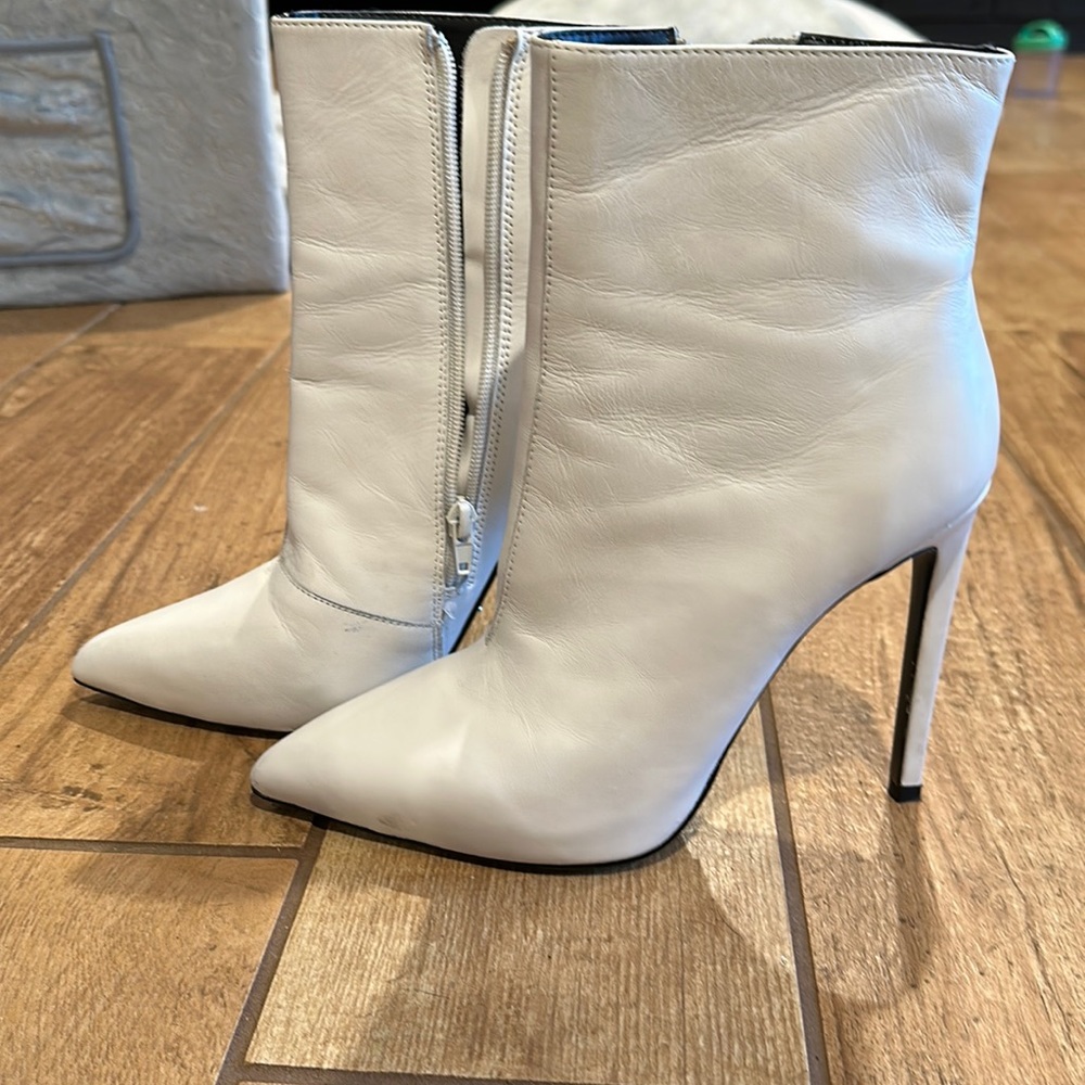 Schutz Freddie white boots